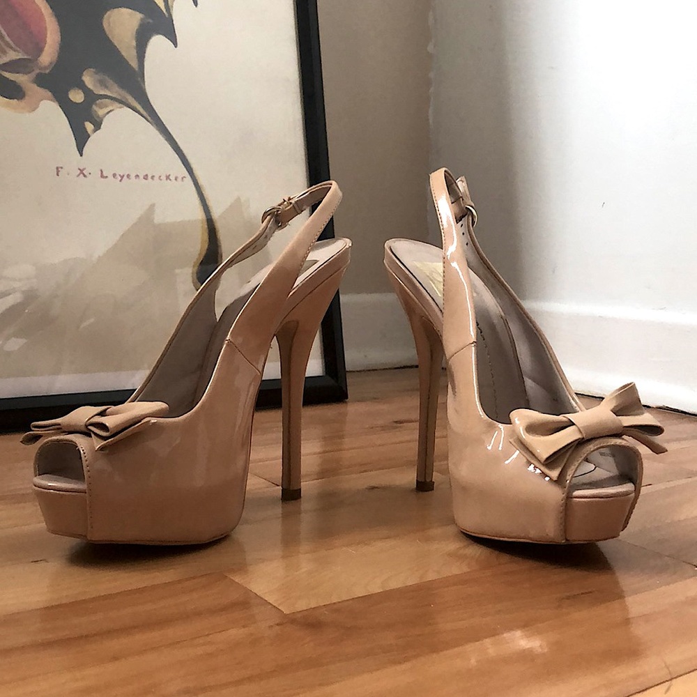 Beige Dolce vita pumps with bow detail